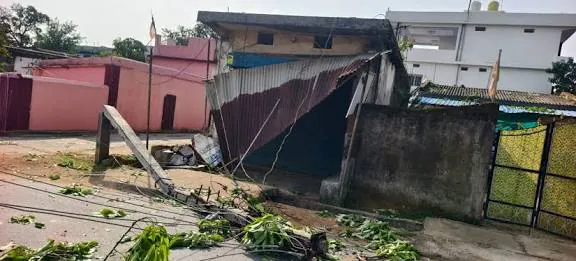 पूर्णिया में आंधी-पानी का कहर, 50 से ज्यादा घरों के छप्पर उड़े; कई कच्चे मकान क्षतिग्रस्त