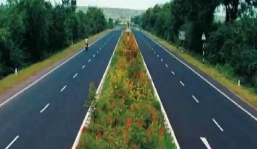 Lush greenery along a divided highway in Seemanchal, showcasing scenic beauty and infrastructure.