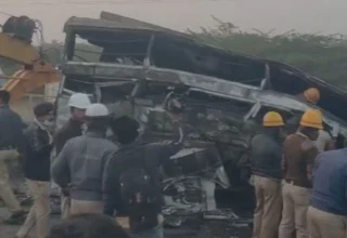 karnataka bus truck accident