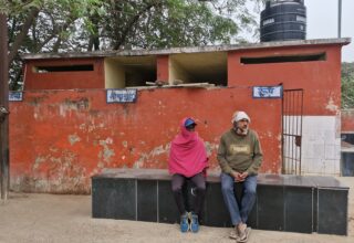 shochalay jana ho tren ka intjar karna padta he